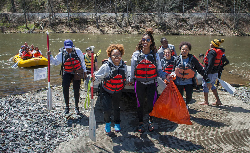 students at the tuck river cleanup