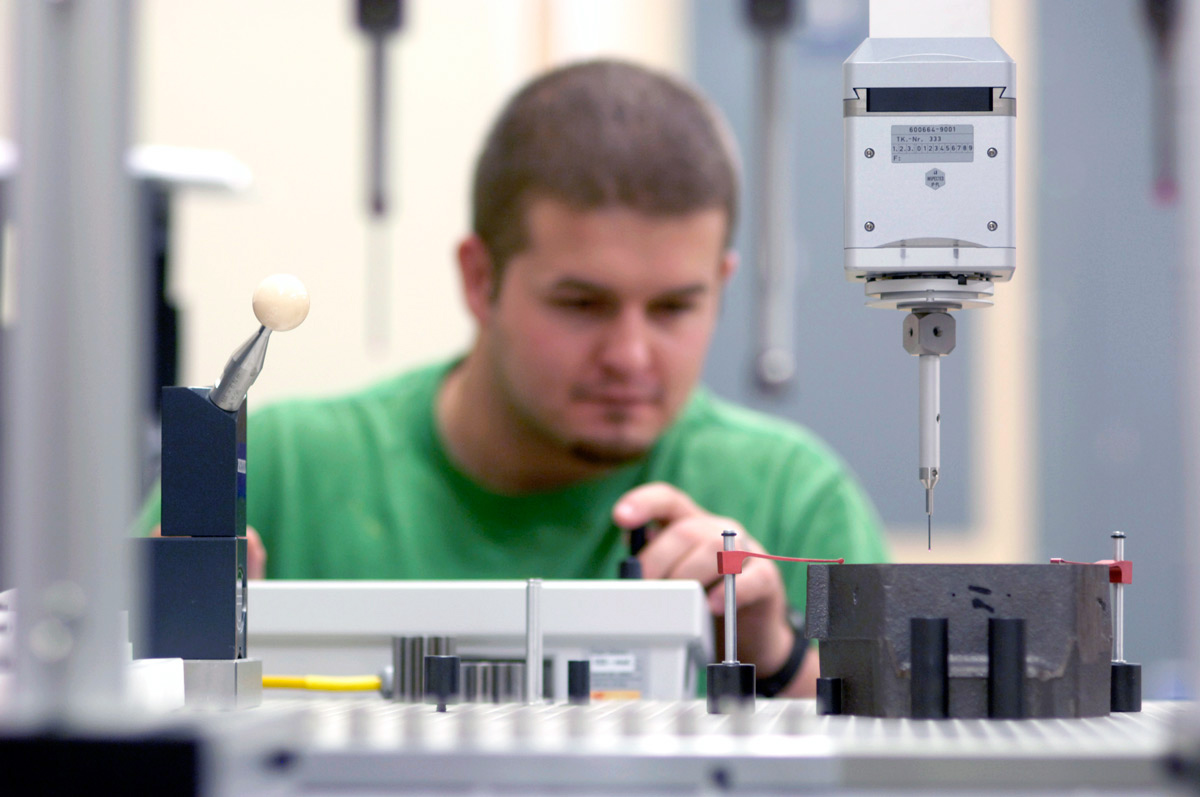 Student working in the Rapid Product Development center