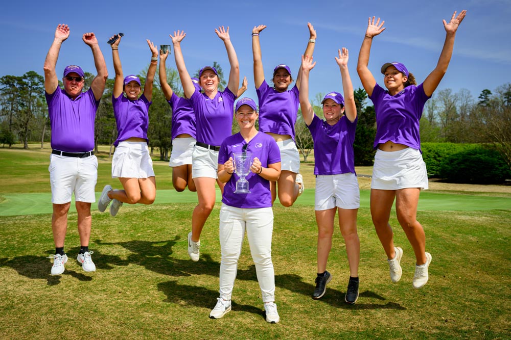 wcu women's golf team with trophy