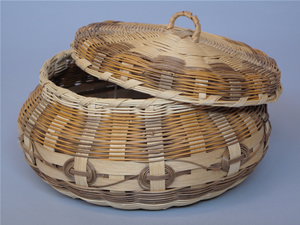 Lidded honeysuckle basket by Nancy Conseen