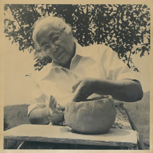Cora Wahnetah Paddling a hand-built pot