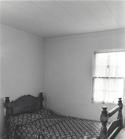 New Echota Home: bed with coverlet and hooked rug