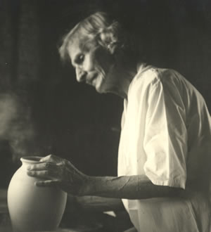 Oscar Bachelder working a pot